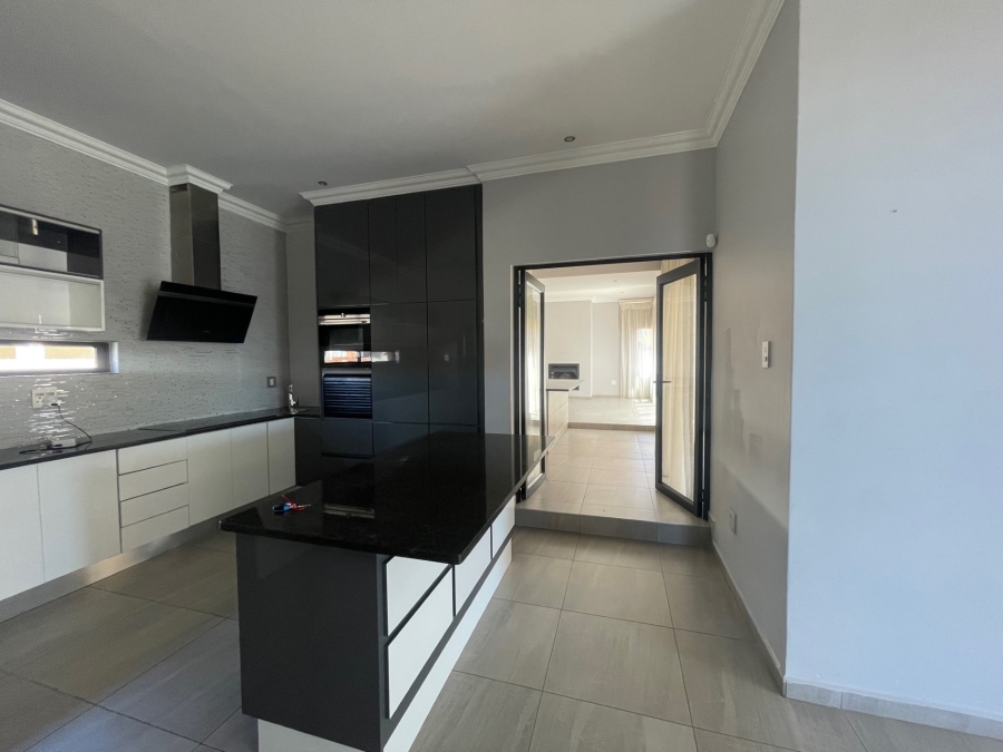 5 Bedroom Property for Sale in Wild Olive Estate Free State